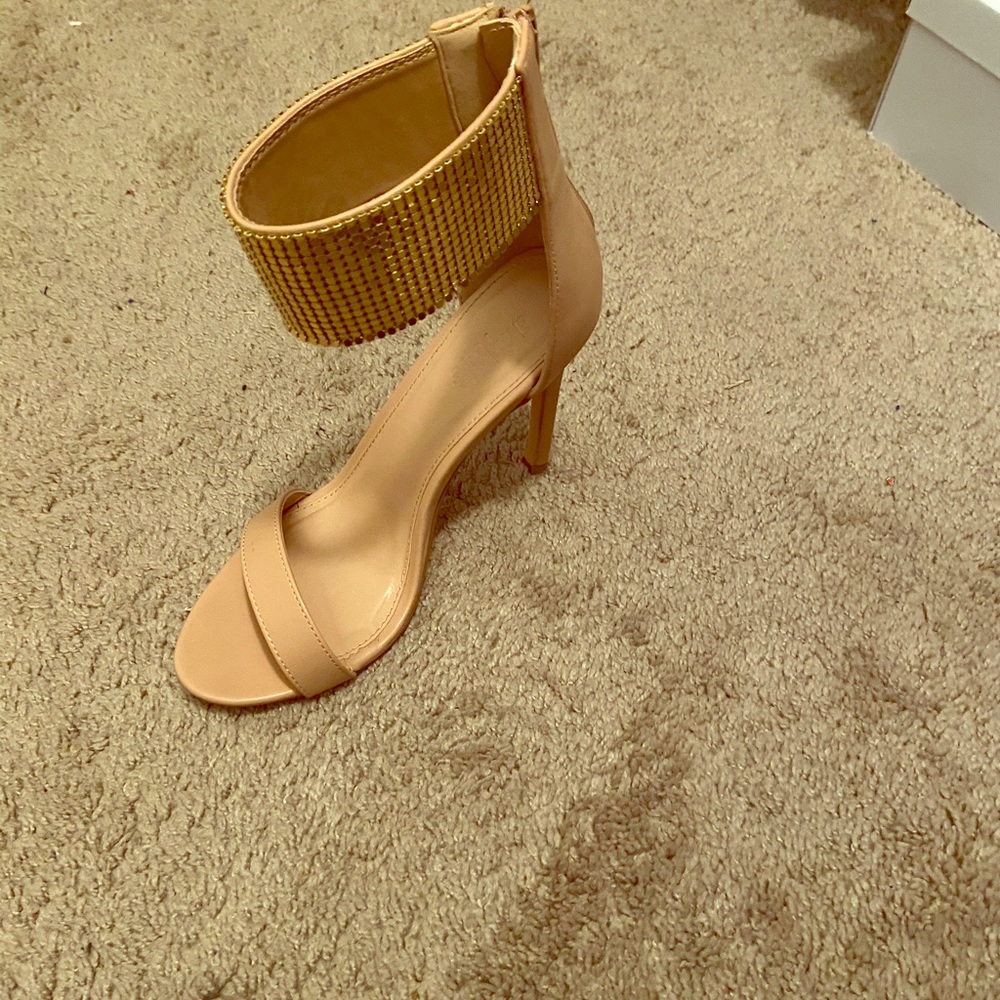 Nude &gold open toe heel.